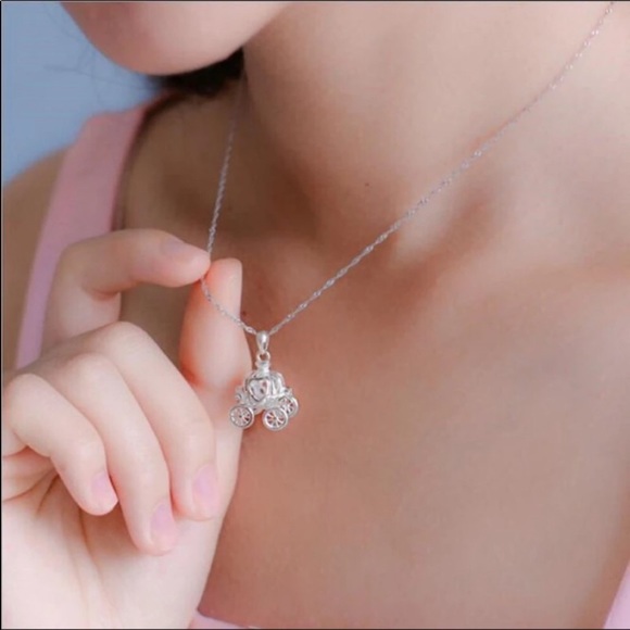 🌸BLOW OUT 🌸Cinderella’s carriage necklace - Picture 2 of 8
